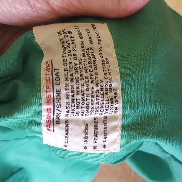 Fleet Street Rain or Shine Lined Jacket. Kelly Green, Pockets, Weather Resistant - Picture 5 of 5